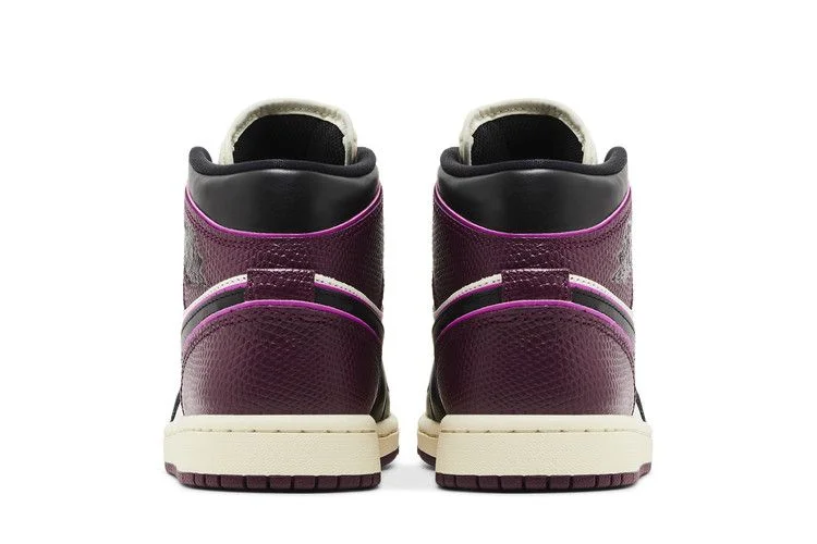 Кроссовки Wmns Air Jordan 1 Mid SE 'Bordeaux'