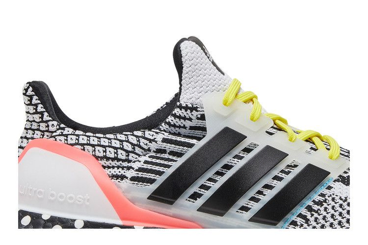 Кроссовки adidas UltraBoost 5.0 DNA 'Multi Pattern - White Black'