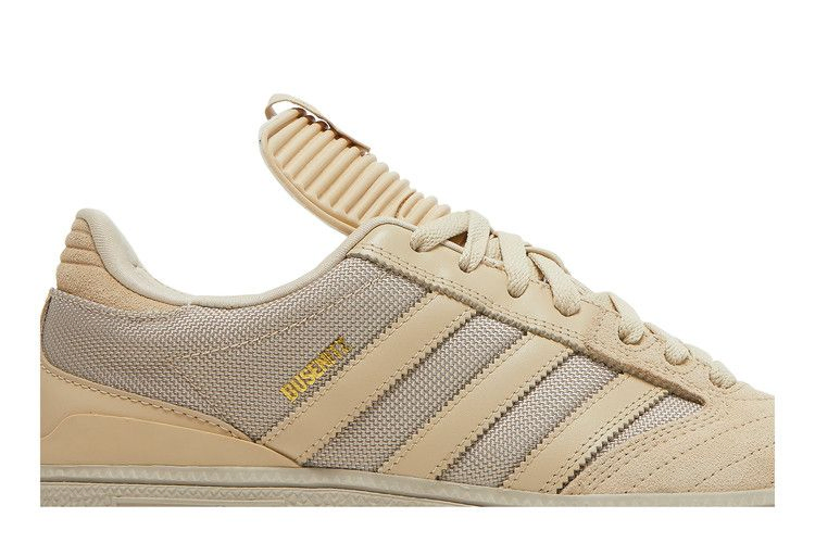 undefeated-x-busenitz-b42352_01