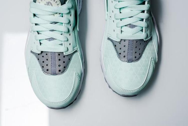 wmns-air-huarache-run-igloo-634835-303_04