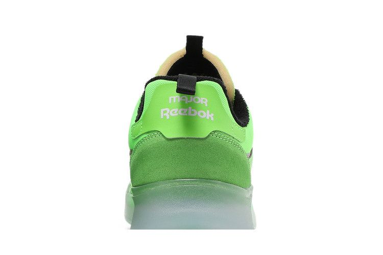 daniel-moon-x-club-c-legacy-solar-green-gy5329_06