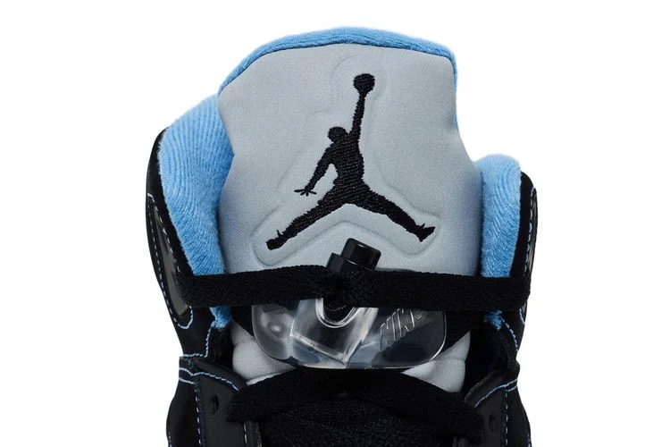 Krossovki-Air-Jordan-5-Retro-Black-Carolina-UNC-2026-9