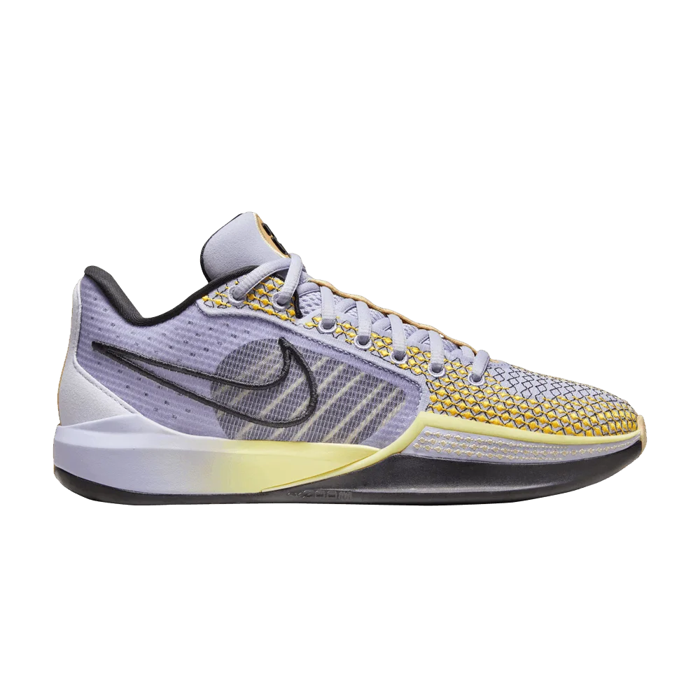Krossovki-Nike-Wmns-Sabrina-1-EP-Spark
