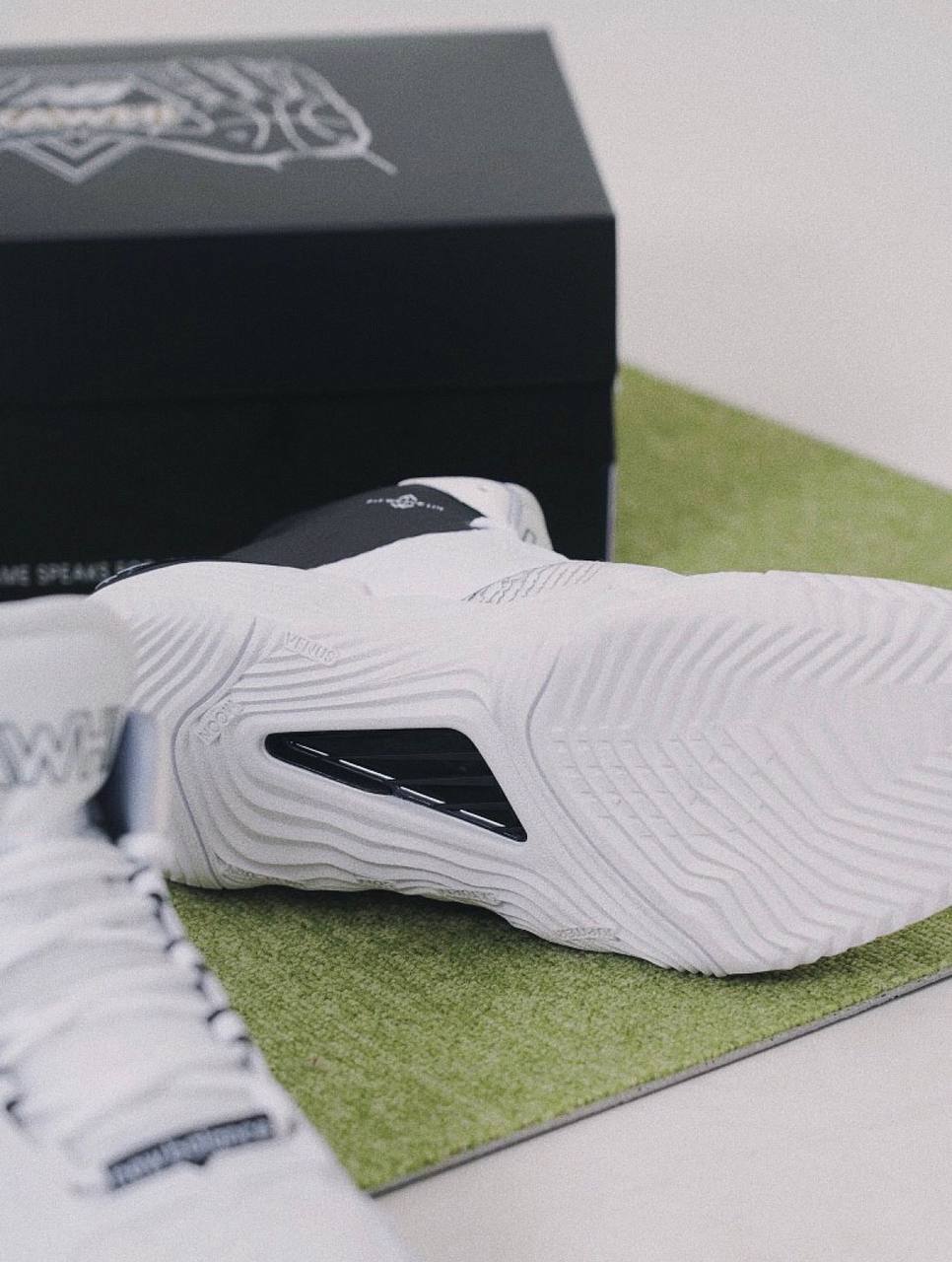 Кроссовки New Balance KAWHI 2 Blur
