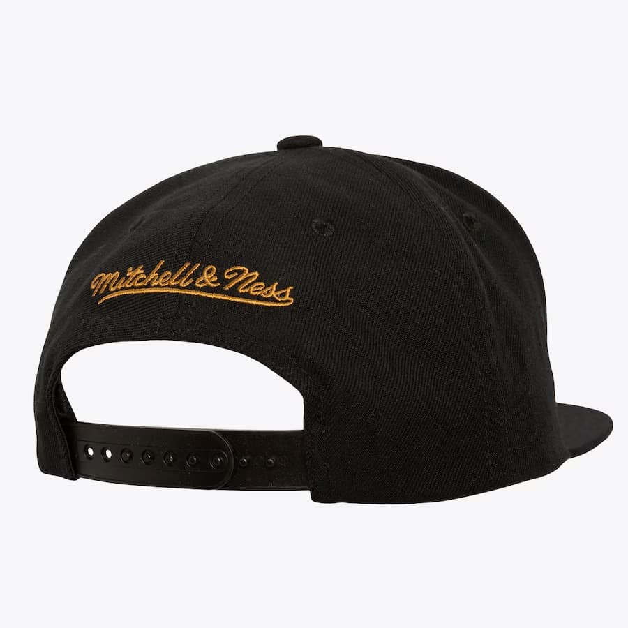 Бейсболка Mitchell & Ness Black Vegas Golden Knights Retro Snapback Hat