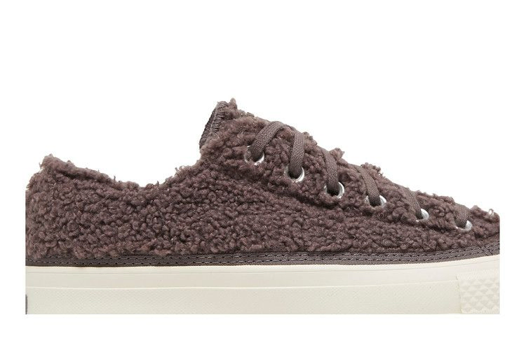 wmns-chuck-taylor-all-star-platform-low-cozy-sherpa-violet-ore-572201c_01