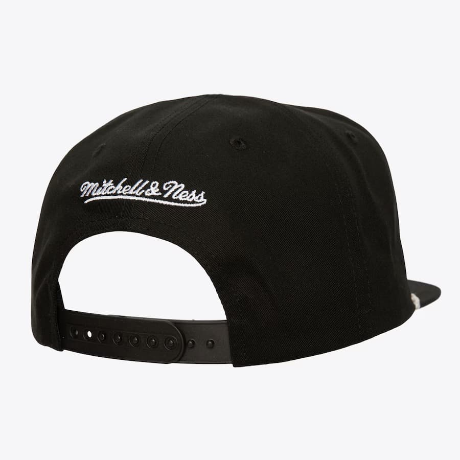 Бейсболка Mitchell & Ness Black Chicago White Sox Radiant Lines Deadstock Snapback Hat