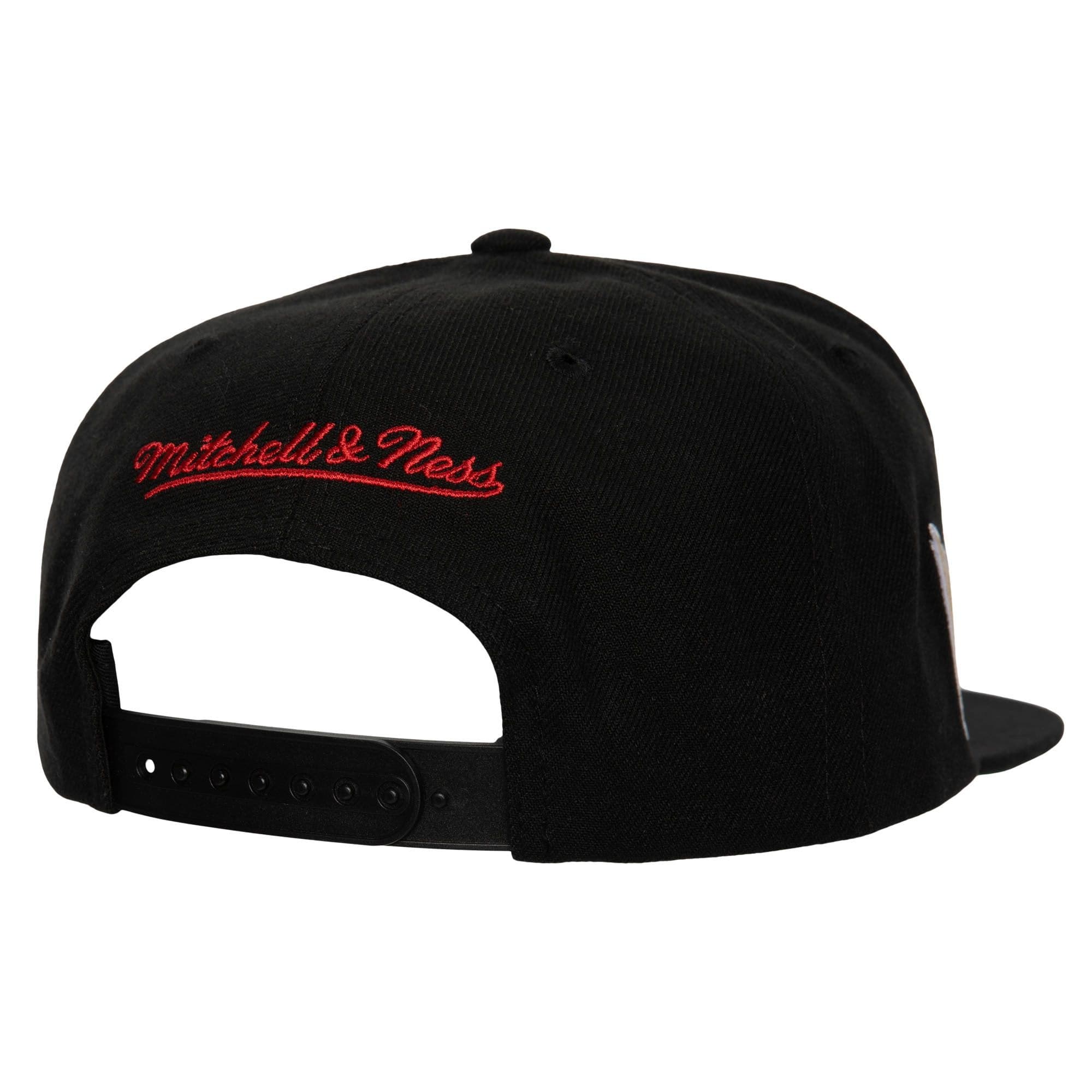 Бейсболка Mitchell & Ness World Champs Snapback Chicago Bulls Hat