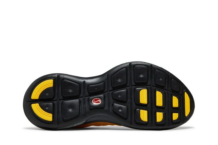 Krossovki-Livestrong-x-Nike-Lunar-Trainer-LAF-Varsity-Maize-Black-3