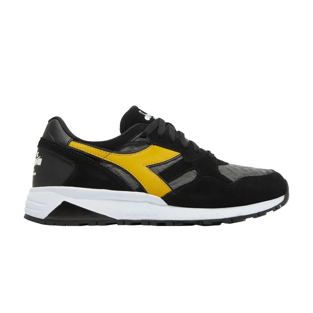 Krossovki-Diadora-N9002-Lux-Black-Rich-Gold