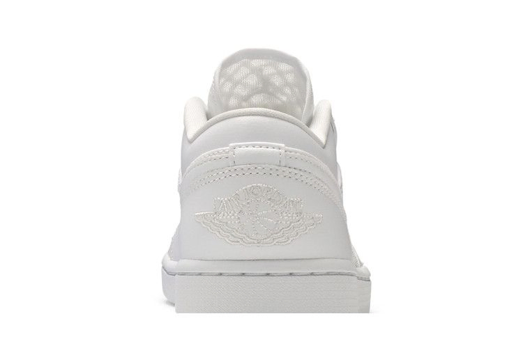 Кроссовки Wmns Air Jordan 1 Low Breathe 'Triple White'