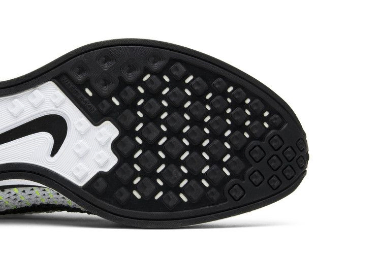 flyknit-rcer-526628-011_04