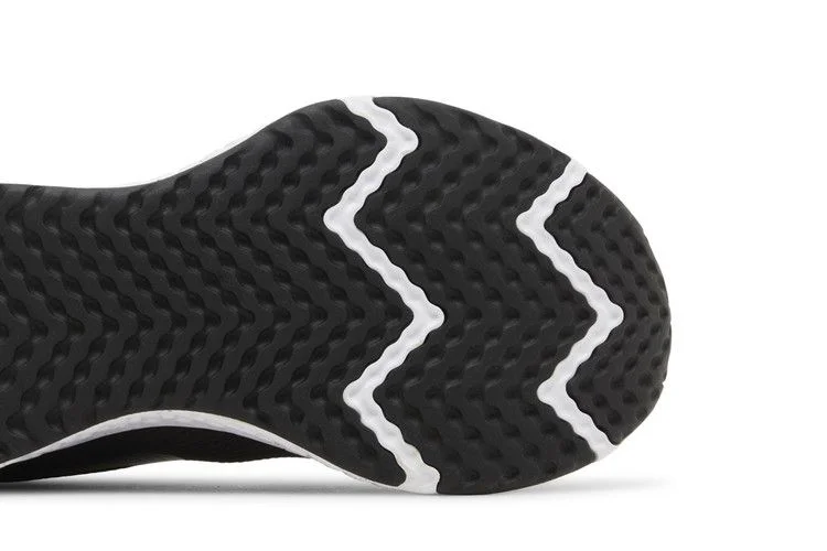 Krossovki-Nike-Revolution-5-Extra-Wide-Bred-4