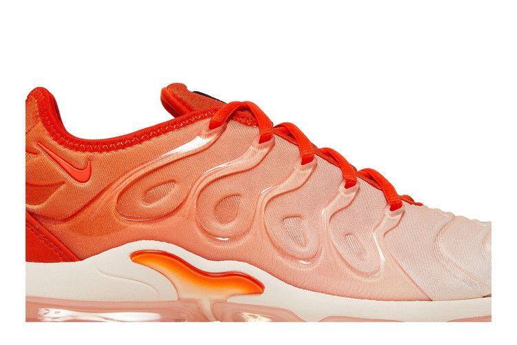 Кроссовки Nike Wmns Air VaporMax Plus 'Guava Ice'