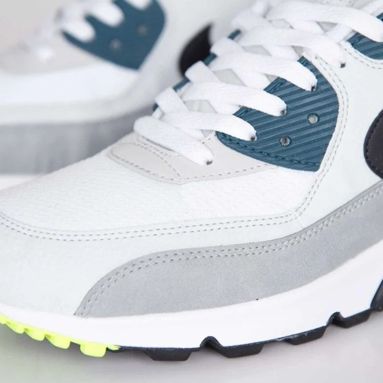 Krossovki-Nike-Air-Max-90-Essential-5-1