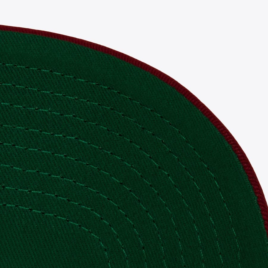 Бейсболка Mitchell & Ness White Arkansas Razorbacks Vault Collection Tail Sweep Pro Snapback Hat