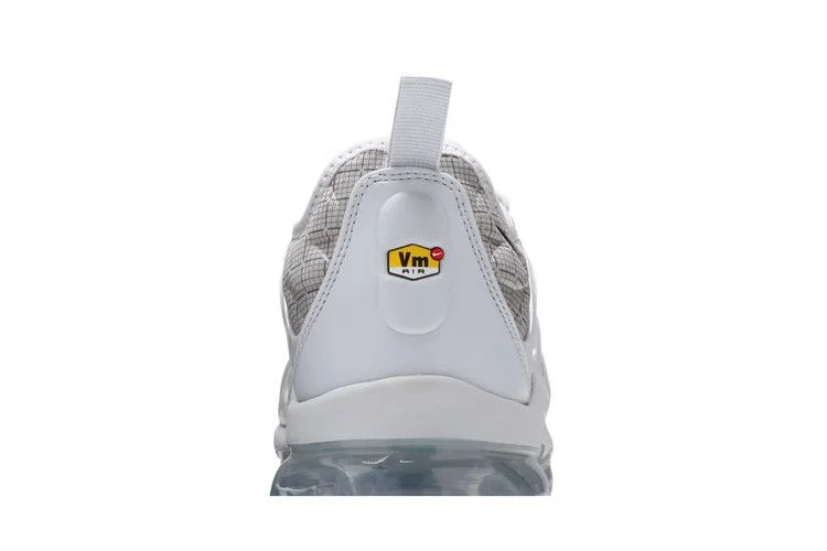 Кроссовки Nike Air VaporMax Plus 'Pure Platinum'