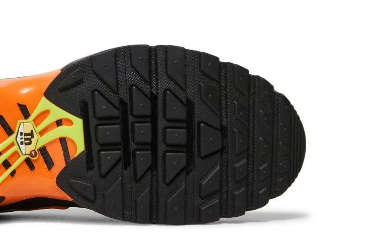 Кроссовки Nike Air Max Plus 'Black Volt Total Orange'