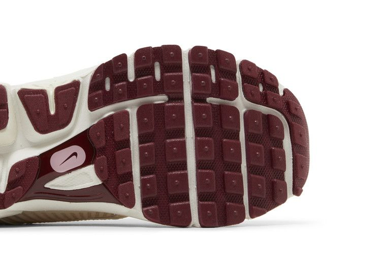 Кроссовки Nike Wmns Air Zoom Vomero 5 'Valentine's Day'