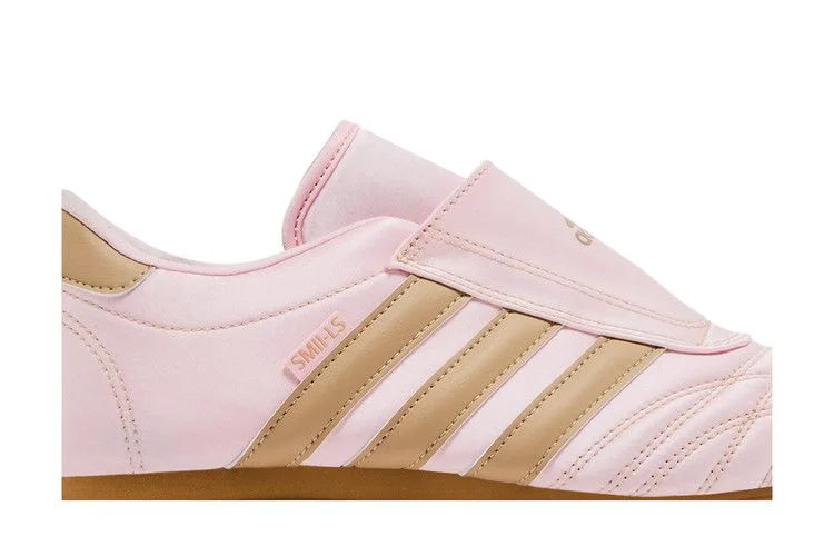 Krossovki-adidas-Wmns-Taekwondo-Clear-Pink-Satin-1