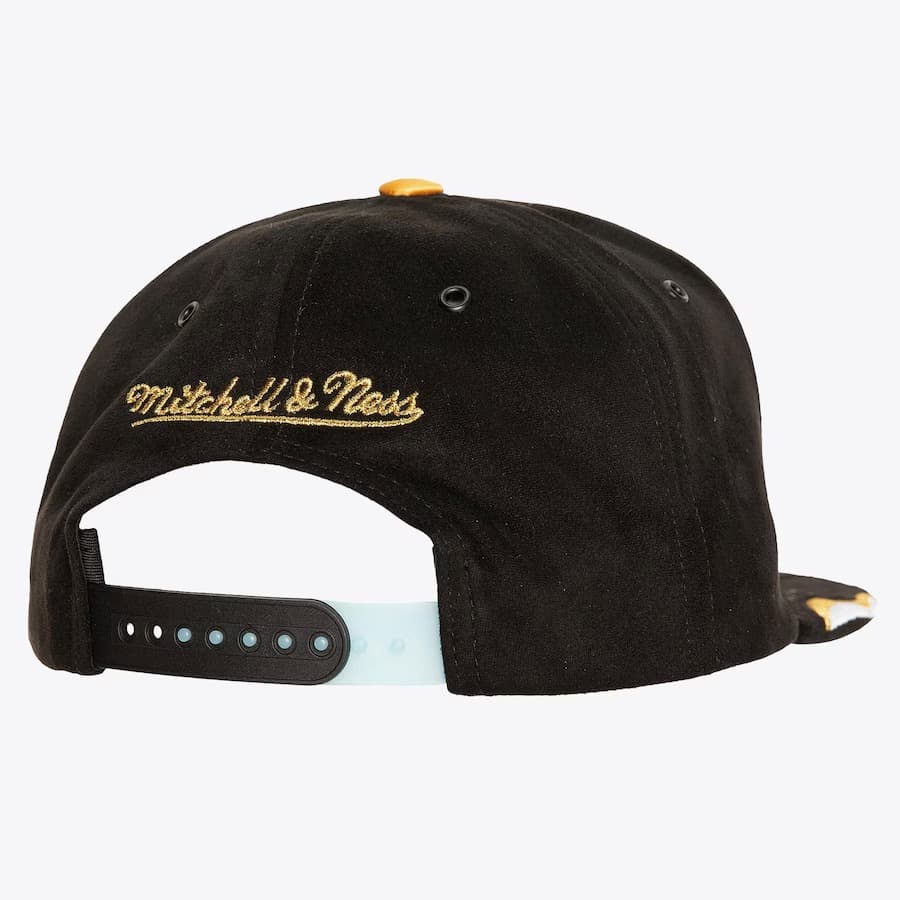 Mitchell-Ness-Black-Gold-Chicago-Bulls-Day-4-Snapback-Hat-1