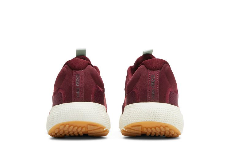 Кроссовки Nike Wmns React Escape Run 'Dark Beetroot'