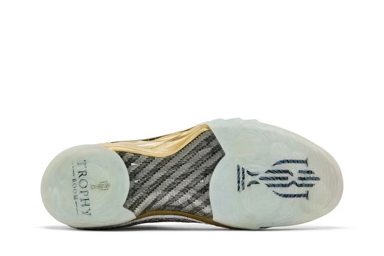 Krossovki-Trophy-Room-x-Air-Jordan-23-Retro-White-3