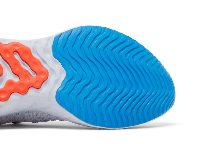 wmns-react-phantom-run-flyknit-2-grey-bright-crimson-dv2179-001_04