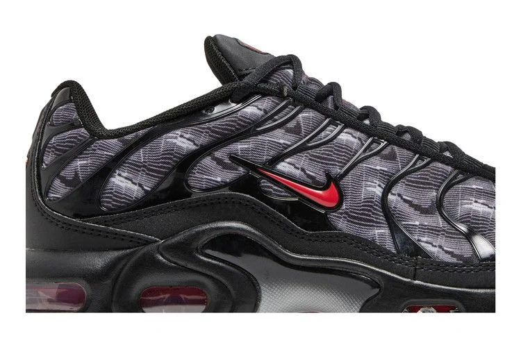 Krossovki-Nike-Air-Max-Plus-GS-Black-University-Red-1