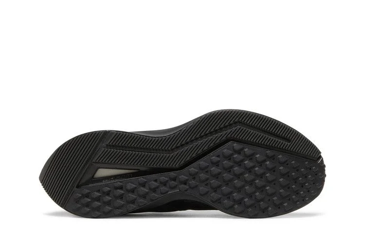 Krossovki-Nike-Air-Zoom-Winflo-6-Triple-Black-3
