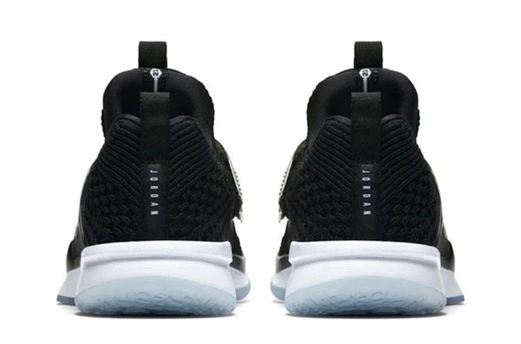 Krossovki-Air-Jordan-Trainer-2-Flyknit-Black-Ice-4