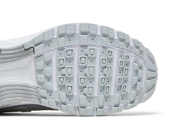 Krossovki-Nike-Womens-P-6000-Metallic-Summit-White-4