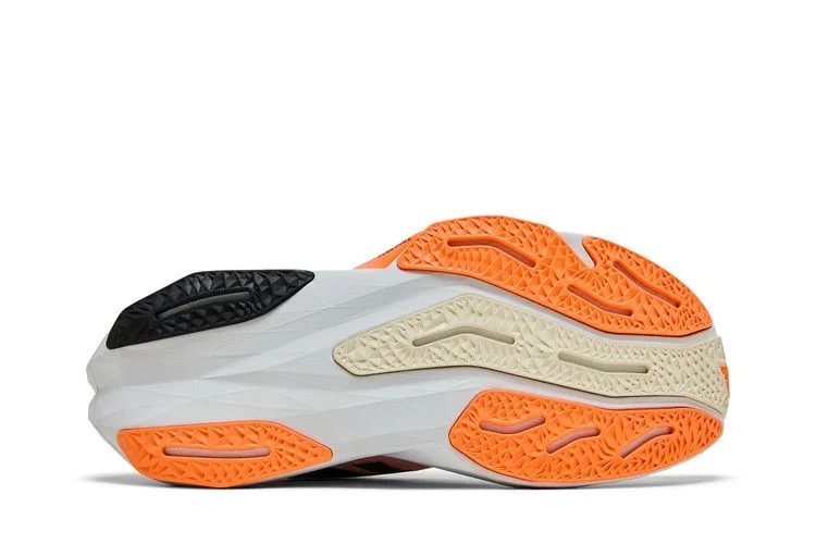 Krossovki-New-Balance-FuelCell-Rebel-v4-Sunrise-Pack-3
