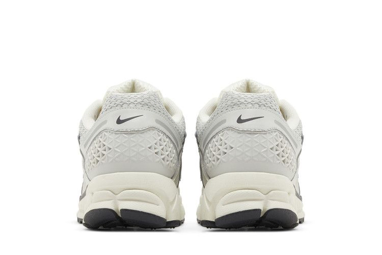 Кроссовки Nike Air Zoom Vomero 5 'Chrome'