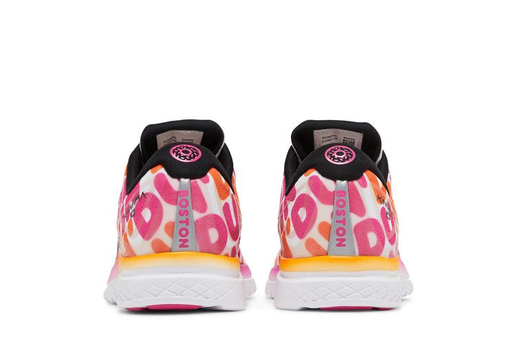 Кроссовки Saucony Dunkin' x Wmns Kinvara 10 'Classic Dunkin' Print'