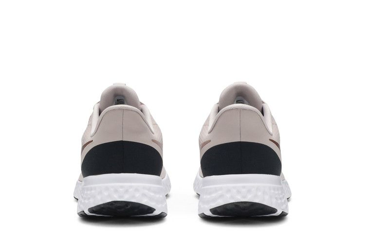 wmns-revolution-5-barely-rose-bq3207-600_05