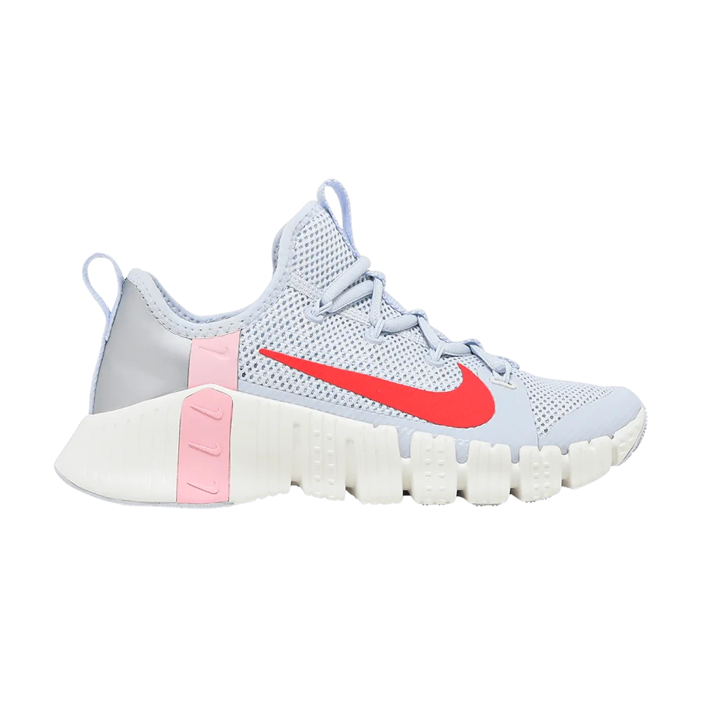 Krossovki-Nike-Wmns-Free-Metcon-3-Football-Grey-Bright-Crimson