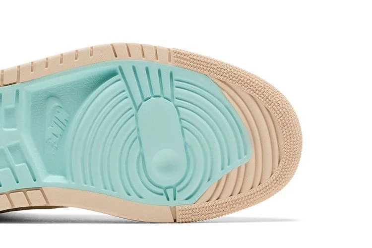 Krossovki-Wmns-Air-Jordan-1-High-Zoom-Comfort-2-Coconut-Milk-Light-Dew-4