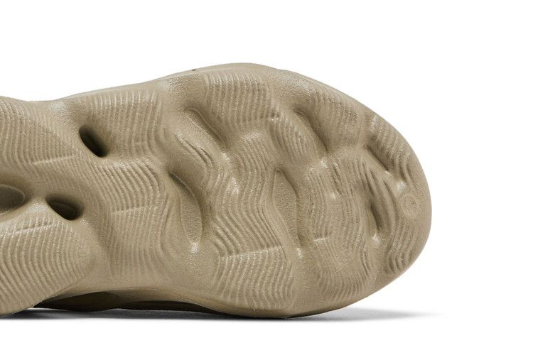 yeezy-foam-runner-infants-stone-salt-hp5336_04