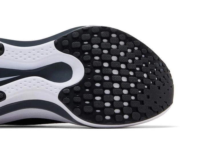 Krossovki-Nike-Wmns-Reina-EasyOn-Black-White-4