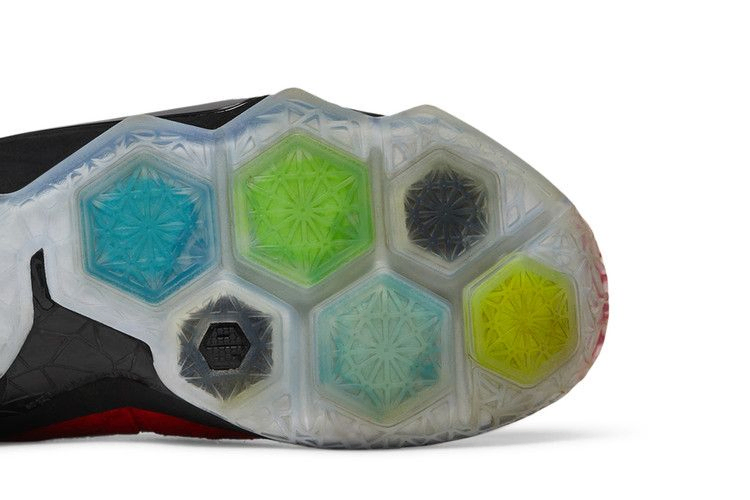 lebron-12-ext-red-paisley-748861-600_04