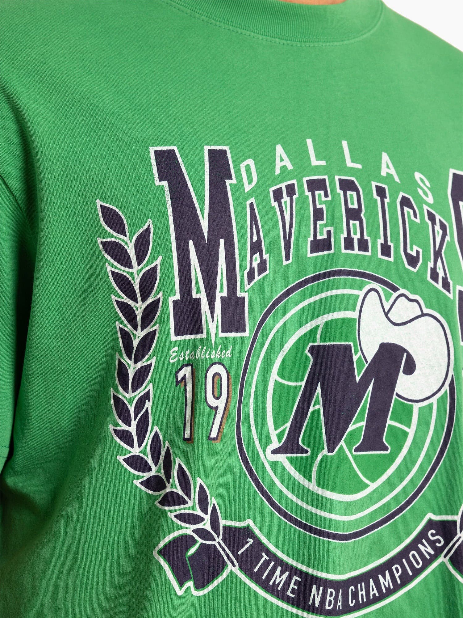 Mitchell-Ness-Dallas-Mavericks-Vintage-Arch-T-Shirt-2