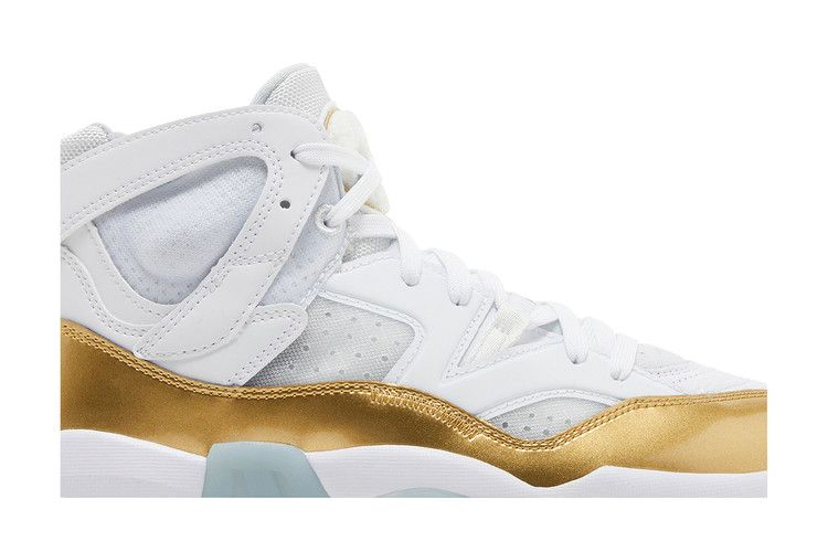 wmns-jumpman-two-trey-white-metallic-gold-dr9631-107_01