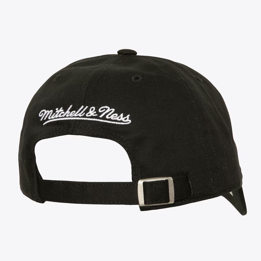 Бейсболка Mitchell & Ness Black Oakland Raiders Team Helmet Strapback Hat