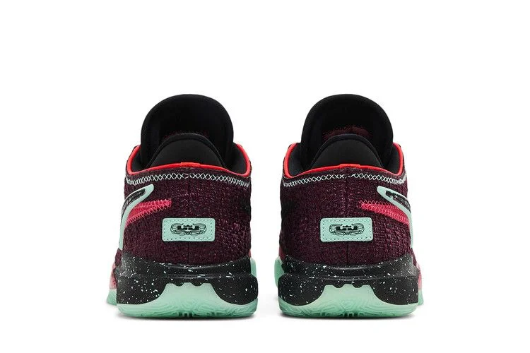 Krossovki-Nike-LeBron-20-SE-GS-Night-Maroon-5