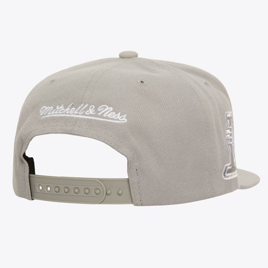 Mitchell-Ness-Gray-Los-Angeles-Lakers-Team-Logo-Snapback-Hat-1