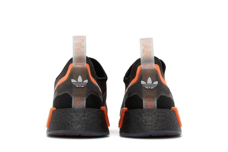 nmd_r1-spectoo-black-team-solar-orange-gz9264_05