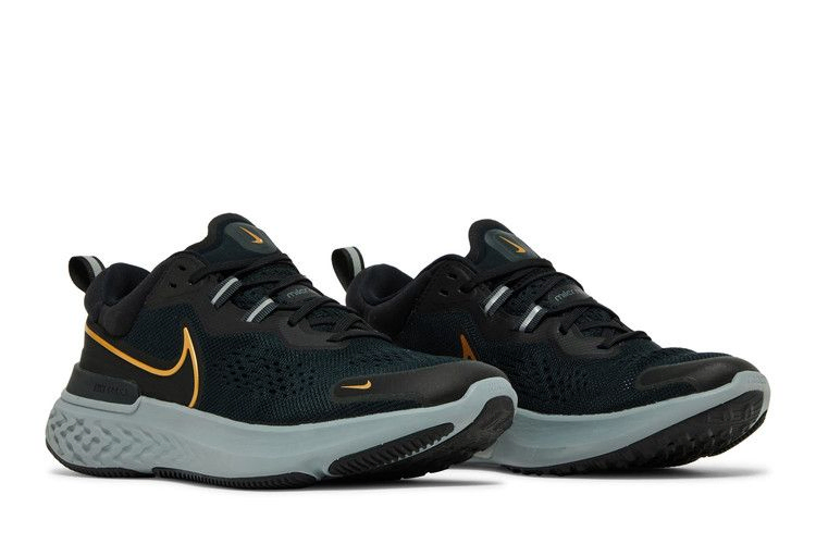 react-miler-2-black-metallic-gold-cw7121-005_07