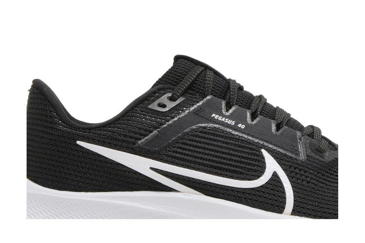 wmns-air-zoom-pegasus-40-black-white-dv3854-001_01