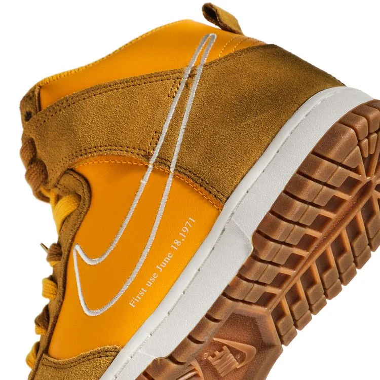 Krossovki-Nike-Wmns-Dunk-High-SE-First-Use-Pack-University-Gold-9